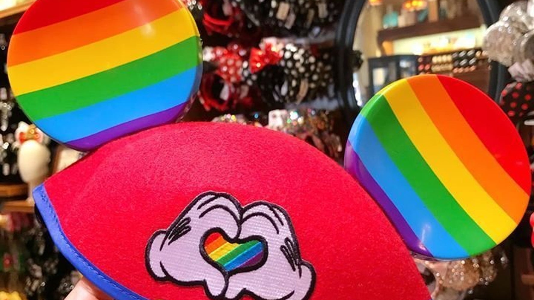 ミッキーマウスの耳がレインボーに 米ディズニーランドのlgbtqを祝福する帽子がかわいい ハフポスト Life