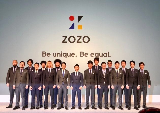 ▲発表会では多様な体型の社員を集め、どんな人でもピッタリのスーツをリーズナブルにと! その意気や良しと即日申し込んだのです、このスーツは手動採寸で別注してません?