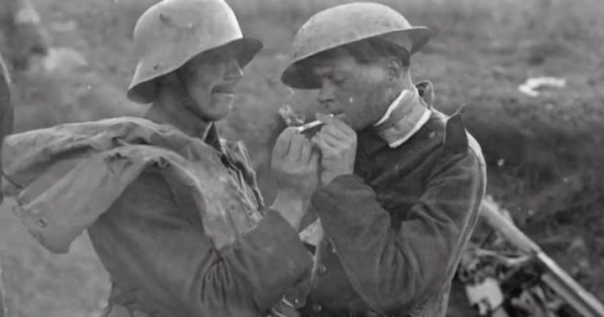 100年前の奇跡 クリスマス休戦 第一次世界大戦中に敵同士がともに祝う 動画 ハフポスト