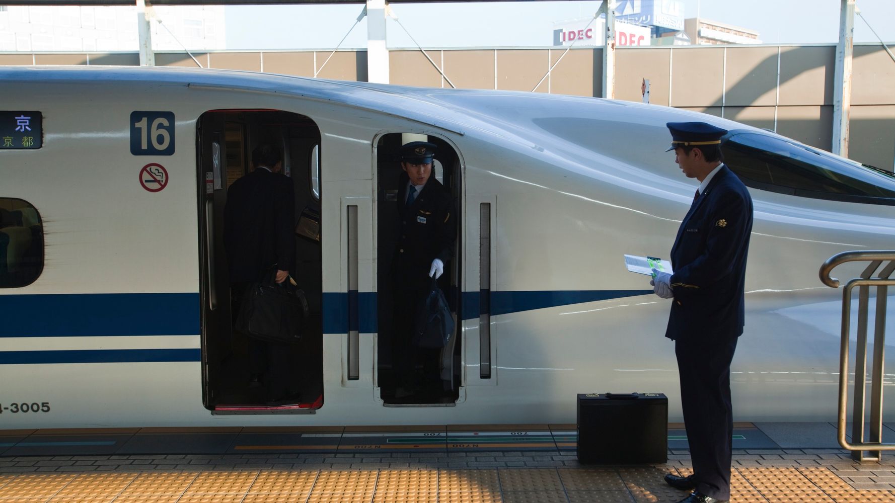 新幹線 こだま 0人乗せずに出発進行 メートル戻って仕切り直し 名古屋駅で ハフポスト
