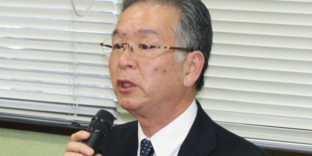 ※写真は12月12日の記者会見の様子。橋本達也市長は知人女性に市長室でキスをするなどの不適切な行為をしたことに関して説明した。