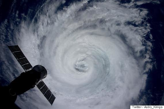 油井亀美也さん どうか 皆様ご無事で 日本に迫る台風の写真を投稿 ハフポスト
