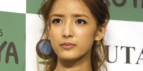 元E-girlsの藤井萩花が芸能界引退 ShuuKaRenも事実上の活動終了