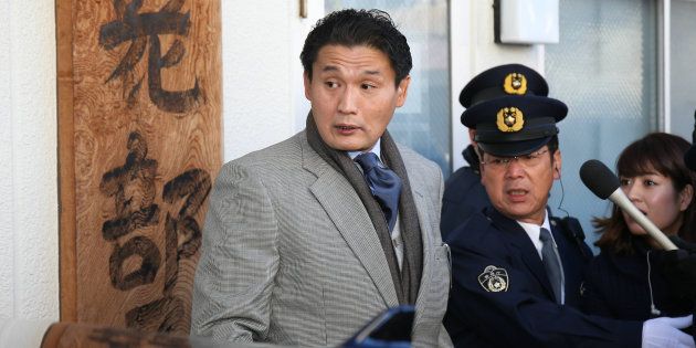 日本相撲協会の臨時理事会に向け出発する貴乃花親方（元横綱）＝２８日、東京都江東区 撮影日：2017年12月28日