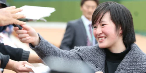 JRA 競馬 勝負服 キストゥヘヴン 吉田和子氏 中古 社台 安藤勝己騎手サイン 藤田菜七子騎手、初勝利「馬にはありがとうの一言です」 中央競馬で16