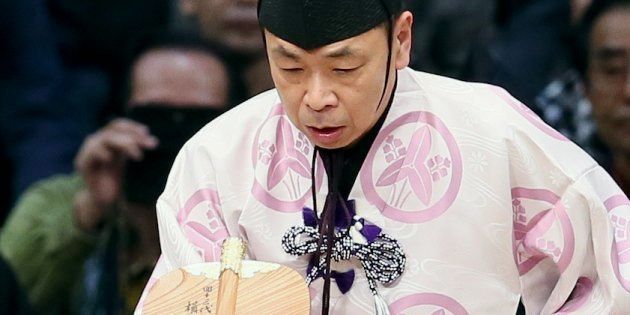 2015年の大相撲九州場所11日目／土俵に立つ第40代式守伊之助