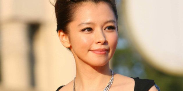 BEIJING - AUGUST 29: (CHINA OUT) Vivian Hsu arrives at the 13th Huabiao Awards held at Beijing Exhibition Center on August 29, 2009 in Beijing, China. (Photo by Ab Dong/ChinaFotoPress/Getty Images)