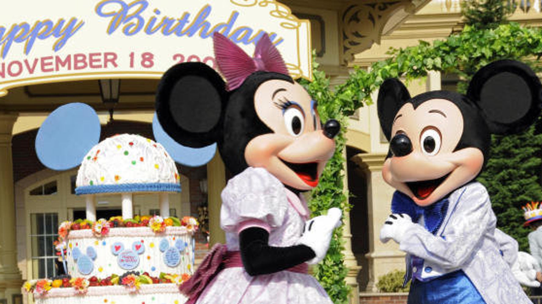 ミッキーとミニー 誕生日 デートの動画公開 何歳になった ハフポスト News