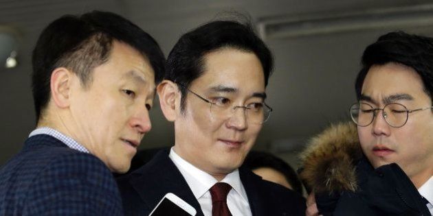 Lee Jae-yong (C) vice chairman of Samsung Electronics, arrives to be questioned as a suspect in a corruption scandal that led to the impeachment of President Park Geun-Hye, at the office of the independent counsel in Seoul on January 12, 2017. / AFP / POOL / AHN Young-Joon (Photo credit should read AHN YOUNG-JOON/AFP/Getty Images)