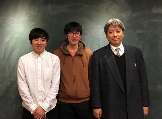 左から、防災観光ふろしきプロジェクトメンバーの石井さん、芝浦工業大２年の渡部雄貴さん、土肥さん