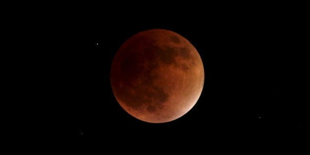 (写真は2015年9月27日の皆既月食)