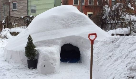 雪が降ったから民泊で部屋を提供するよ 実はかまくらでした ハフポスト