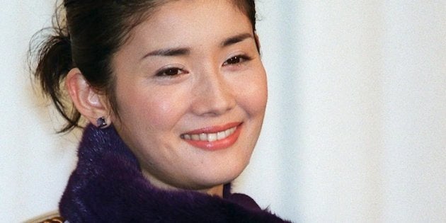 石田ひかりさん 泰明小のアルマーニ標準服に苦言 押し付けられる子どもは たまったものではない ハフポスト