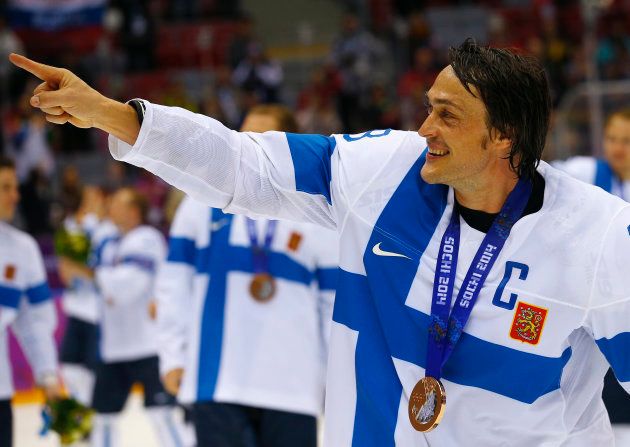 Finland's Teemu Selanne gestures as he celebrates after their men's ice hockey bronze medal victory over Team USA at the Sochi 2014 Winter Olympic Games February 22, 2014. REUTERS/Brian Snyder (RUSSIA - Tags: OLYMPICS SPORT ICE HOCKEY)