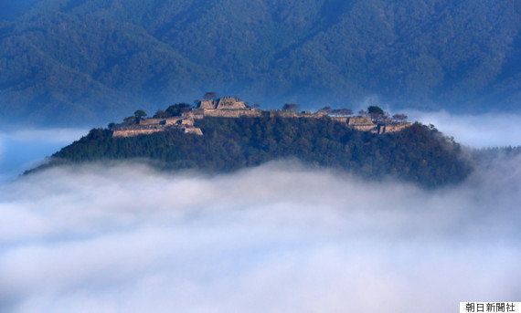 雲の上に浮かんでいる 兵庫県の 天空の城 を撮影 ハフポスト