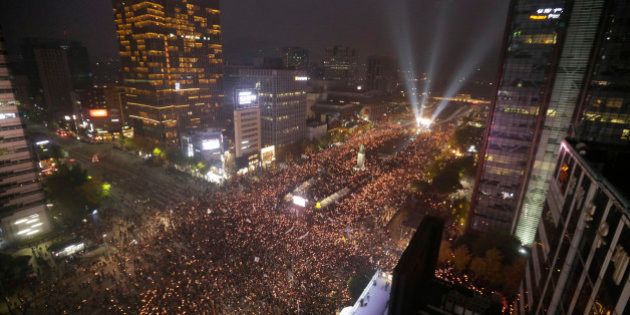 韓国 ソウルに万人の光の波 朴槿恵大統領の退陣求め2回目のろうそくデモ 画像集 ハフポスト 韓国 ソウルに万人の光の波 朴槿恵大統領の退陣求め2回目のろうそくデモ 画像集 ハフポスト