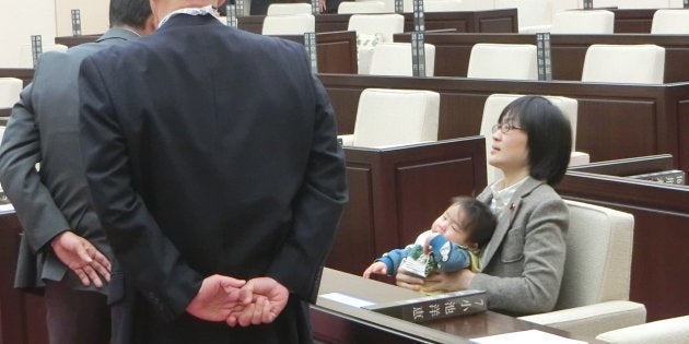 赤ちゃん連れ議会 Ok Ng 熊本市議会での論争の5つのポイント ハフポスト