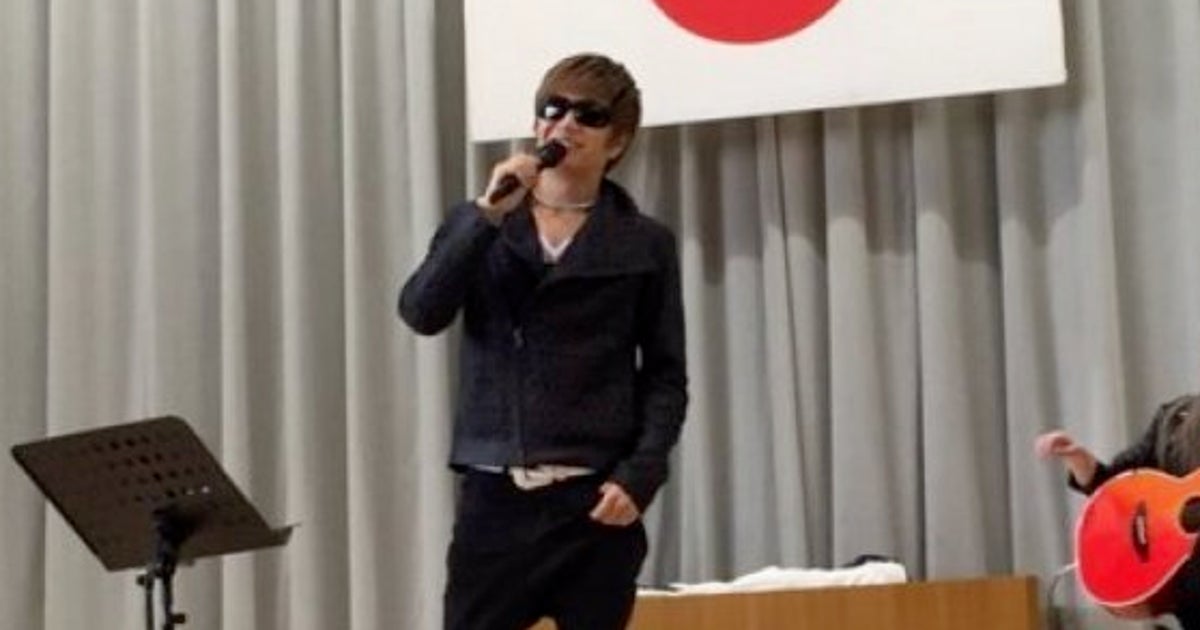Gackt 卒業式にサプライズ乱入 君たちの未来に期待しています 画像 動画 ハフポスト Gackt 卒業式にサプライズ乱入 君たちの未来に期待しています 画像 動画 ハフポスト