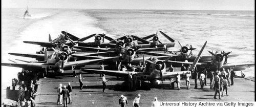 神風特攻隊が初戦果 米空母「セント・ロー」撃沈から72年（画像集） | ハフポスト NEWS