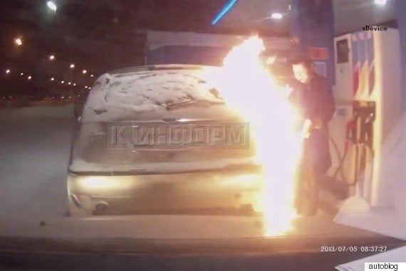 極寒ロシアのガソリンスタンドで 給油中ライターを近付けた結果 動画 ハフポスト 極寒ロシアのガソリンスタンドで 給油中ライターを近付けた結果 動画 ハフポスト