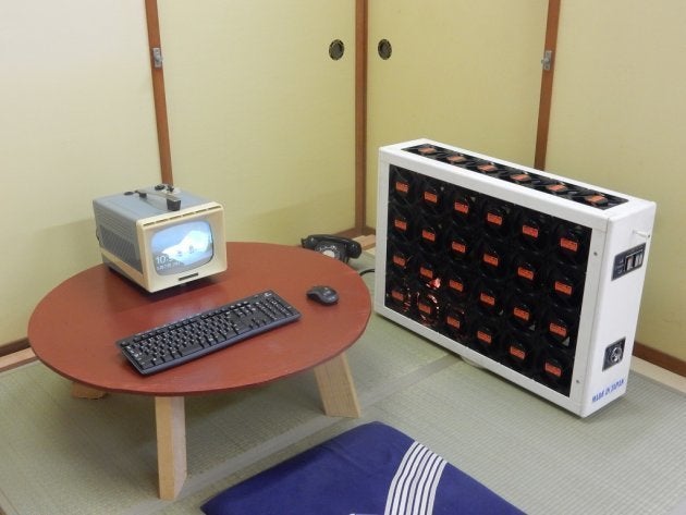 畳の部屋で、ちゃぶ台に置けばレトロ感が一層増す