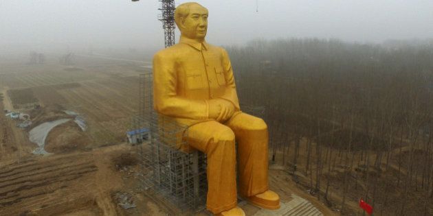 TOPSHOT - This photo taken on January 4, 2016 shows a huge statue of Chairman Mao Zedong under construction in Tongxu county in Kaifeng, central China's Henan province. The statue reportedly measures 120 feet (36.6meters) in height and is located in Zhushigang village. CHINA OUT AFP PHOTO / AFP / STR (Photo credit should read STR/AFP/Getty Images)