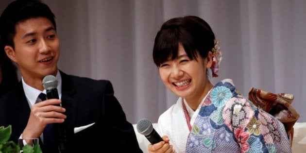 Japan's table tennis Olympian Ai Fukuhara (R) and her husband Taiwan's table tennis Olympian Chiang Hung-chieh attend a news conference to announce their marriage in Tokyo, Japan, September 21, 2016. REUTERS/Toru Hanai