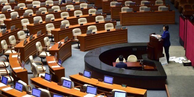 Seo Young-Kyo (R), a lawmaker of South Korea's main opposition Minju Party, delivers a speech to call for revision of a disputed anti-terrorism bill on the main floor of the parliament in Seoul on February 29, 2016. A record-breaking filibuster by South Korean opposition lawmakers entered its seventh day on February 29 in a bid to block a bill giving greater surveillance powers to the national spy agency. AFP PHOTO / JUNG YEON-JE / AFP / JUNG YEON-JE (Photo credit should read JUNG YEON-JE/AFP/Getty Images)