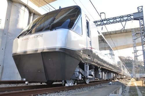 小田急電鉄30000形リニューアル車EXEα | ハフポスト NEWS