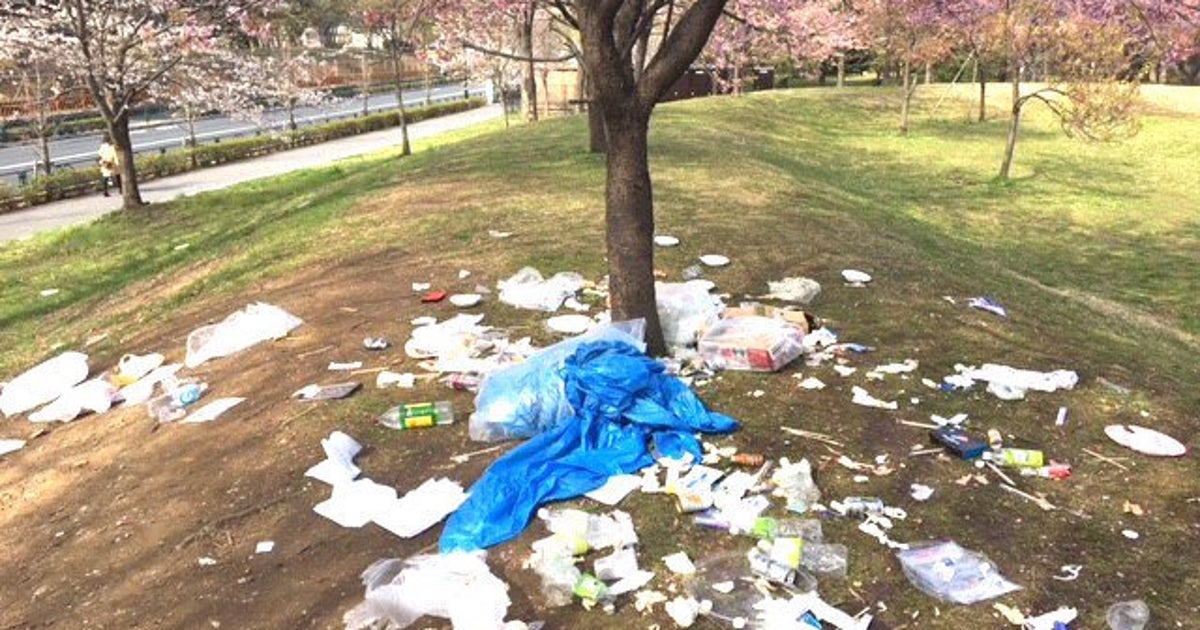 美しい桜の下にゴミ散乱 花見客のマナー 都立公園が悲痛な呼びかけ ハフポスト 美しい桜の下にゴミ散乱 花見客のマナー 都立公園が悲痛な呼びかけ ハフポスト