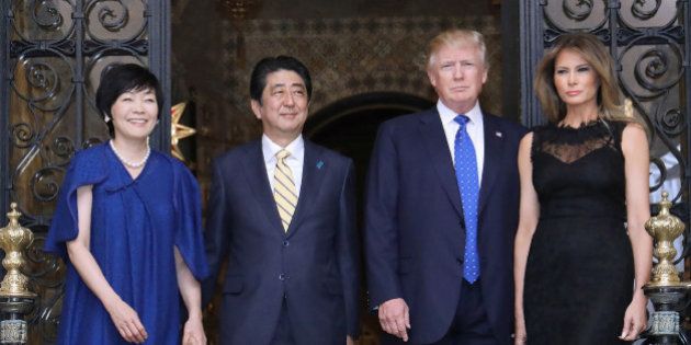 US President Donald Trump (centre R), Japans Prime Minister Shinzo Abe (centre L), Trump's wife Melania (R) and Abe's wife Akie (L) pose for photograpers before a dinner party in Palm Beach, Florida on February 11, 2017. / AFP / JIJI PRESS / STR / Japan OUT (Photo credit should read STR/AFP/Getty Images)
