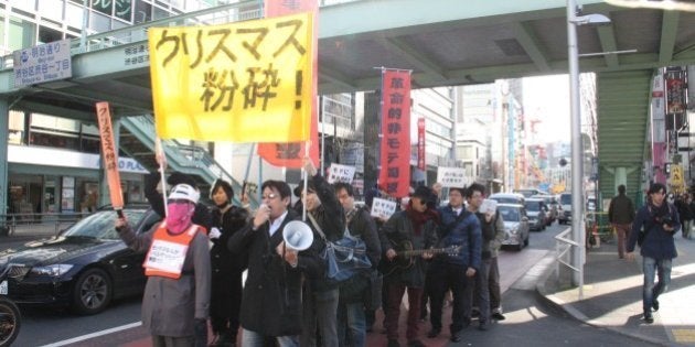 クリスマスを粉砕せよ 渋谷でデモ 主催者が語る そのオソロシイ野望 ハフポスト