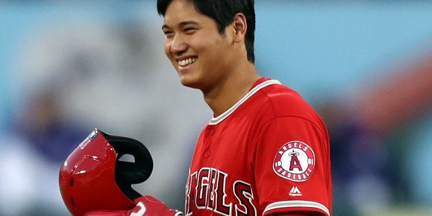 先制タイムリー安打を放ち、笑顔を見せる大谷＝4月11日、アメリカテキサス州アーリントン