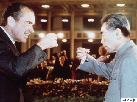ニクソン大統領（左）と周恩来首相（1972年2月25日）