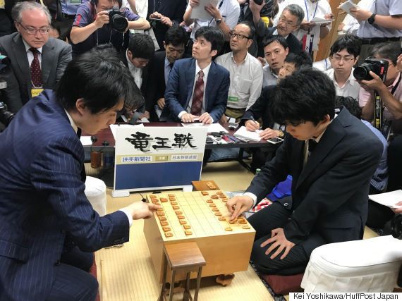 佐々木勇気五段とは 藤井聡太四段を破ったジュネーブ生まれの若き実力派棋士 ハフポスト