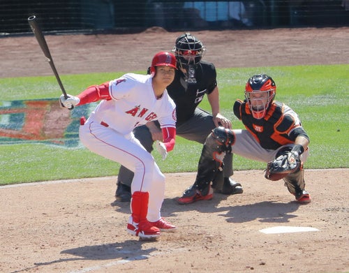 エンゼルスの大谷翔平、初の4番打者でヒットを放つ。二刀流の「進化