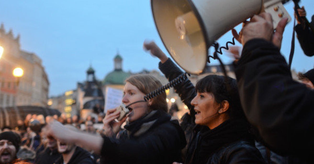ポーランドの中絶禁止法案、反対多数で否決 女性たちの抗議の声が議会
