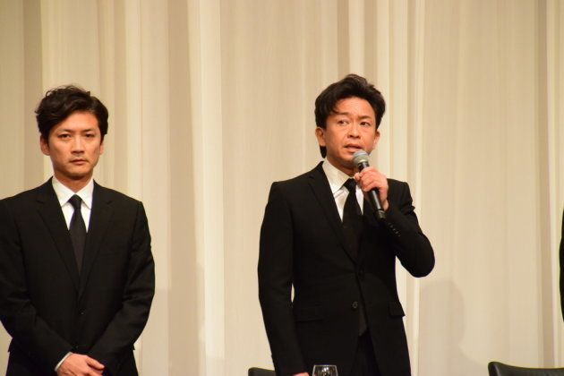 記者会見で話すTOKIOの城島茂さん（右）＝2018年5月2日