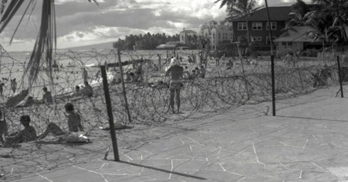 真珠湾攻撃から75年、戒厳令で撮影禁止のなか撮られていた写真から、当時のハワイが明らかになる