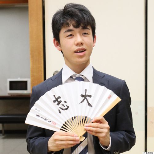 藤井聡太四段とは】羽生善治三冠が「どんな棋士になるか楽しみ」と期待を寄せる中学生棋士の素顔 | ハフポスト NEWS