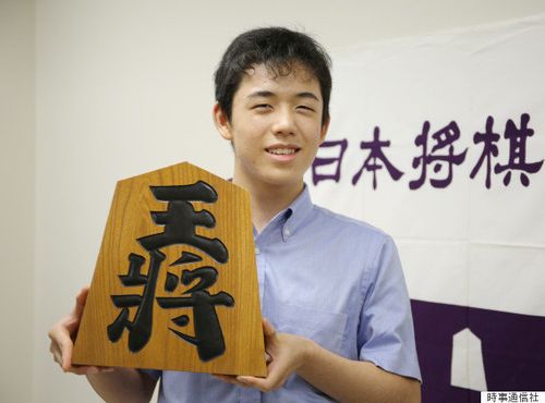 藤井聡太四段とは】羽生善治三冠が「どんな棋士になるか楽しみ」と期待を寄せる中学生棋士の素顔 | ハフポスト NEWS