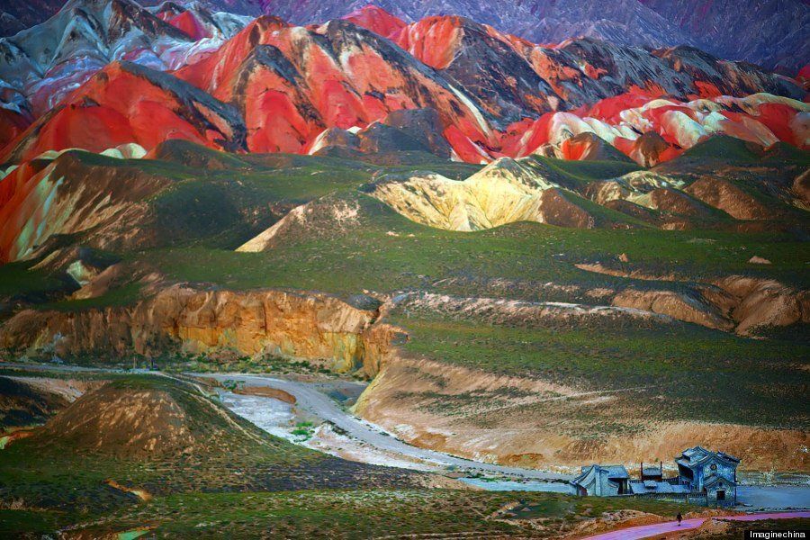 中国には「虹色の山脈」がある。いつかこの地に行きたい（画像）
