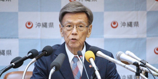 退院し、沖縄県庁で記者会見する翁長雄志知事＝5月15日午後、那覇市