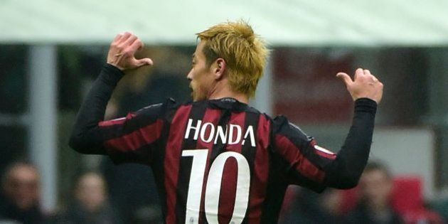 AC Milan's Japanese midfielder Keisuke Honda celebrates after scoring during the Italian Serie A football match AC Milan vs Genoa on February 14, 2016 at the San Siro Stadium stadium in Milan. / AFP / OLIVIER MORIN (Photo credit should read OLIVIER MORIN/AFP/Getty Images)