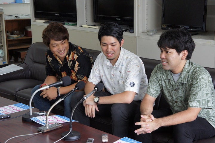 「辺野古」県民投票の会の若者ら＝5月18日、沖縄県庁