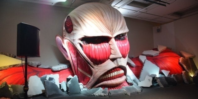 進撃の巨人展 で 等身大 超大型巨人が登場 新キャラの生原稿も ハフポスト