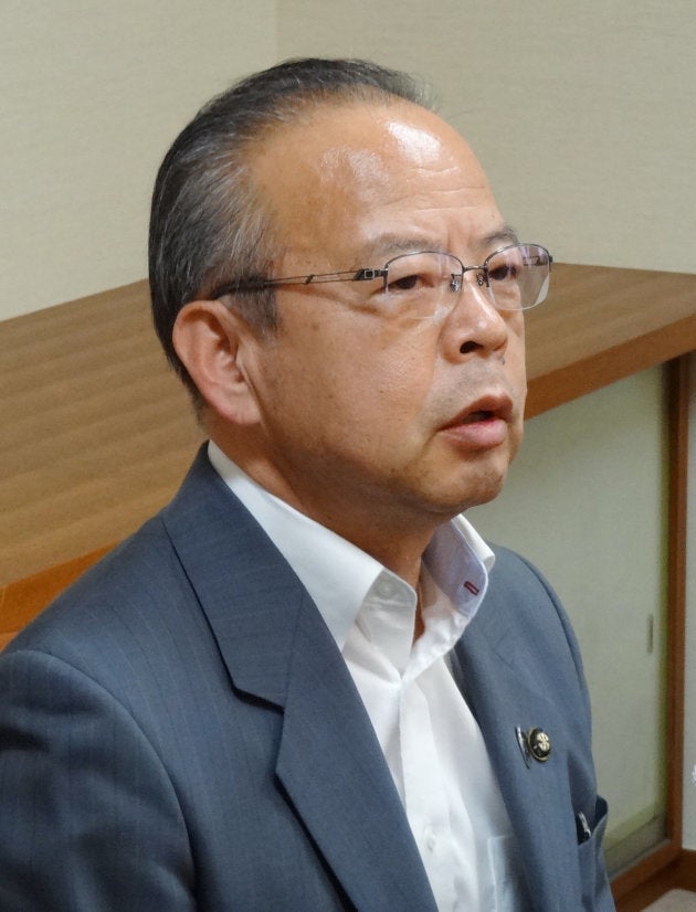 セクハラ問題で記者会見する東京都狛江市の高橋都彦市長＝２１日、東京・狛江市役所