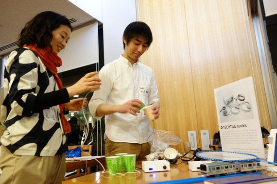 手が温かいと相手を信頼する！？「触れる」の科学と触感をデザインするテクノロジー ハフポスト