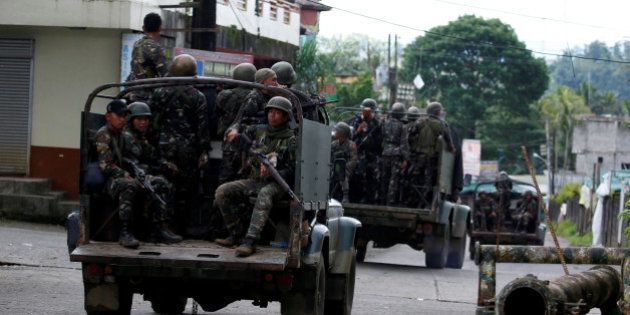 Truckloads of soldiers are pictured as they reinforce their comrades fighting the Maute group in Marawi City, Philippines May 28, 2017. REUTERS/Erik De Castro