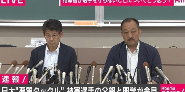 会見に臨む鳥内秀晃監督（右）と小野宏ディレクター